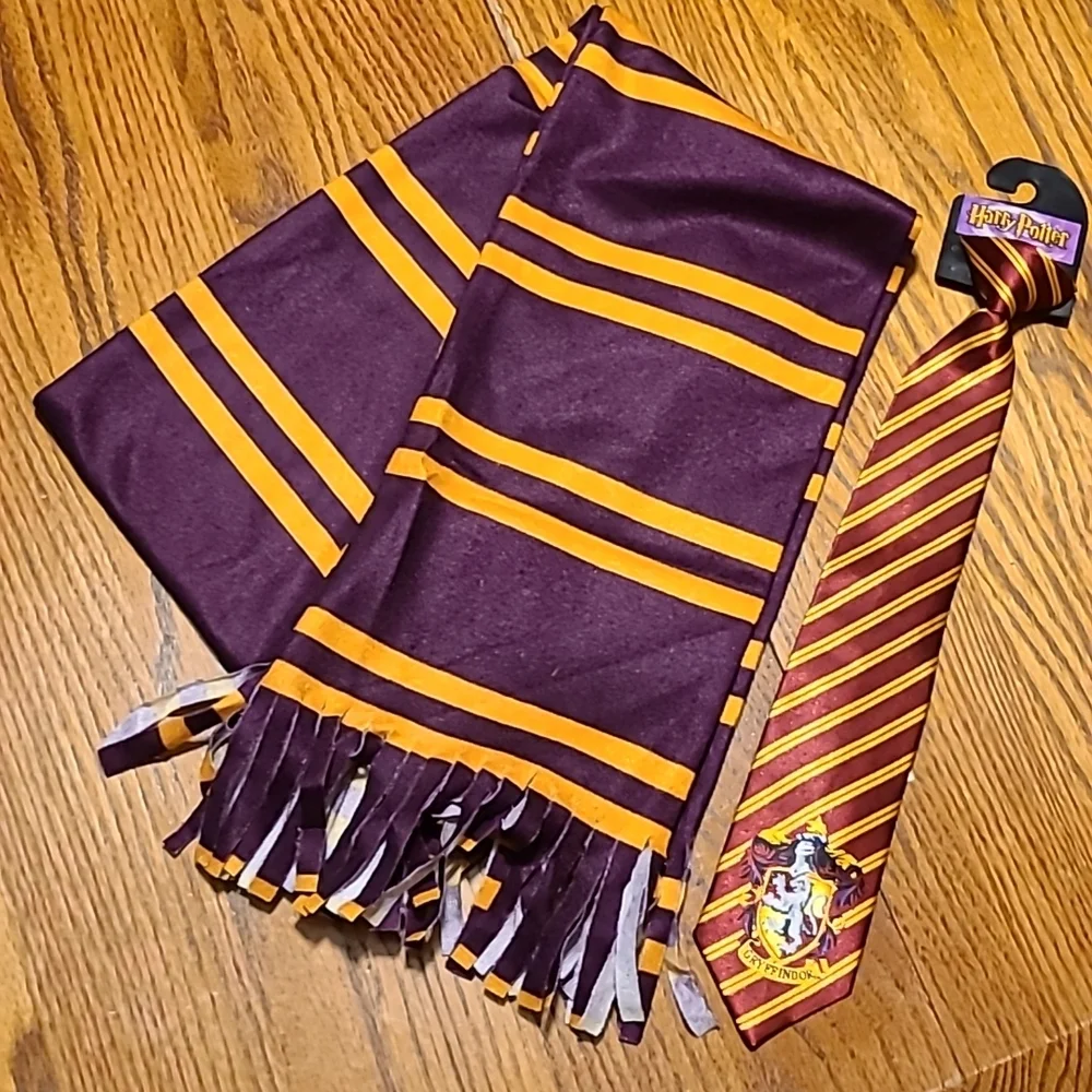 NWT Harry Potter Griffindor Tie and Bonus Scarf